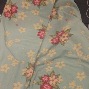 LuLaRoe Floral Leggings in Green and Red